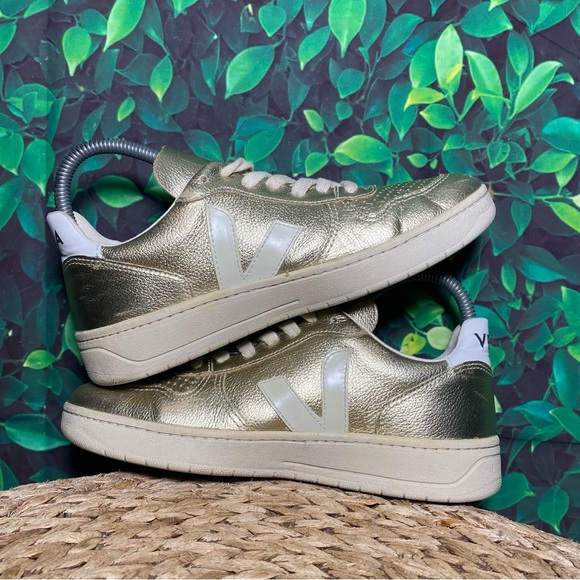 Veja v10 metallic gold white sneakers - Picture 5 of 7